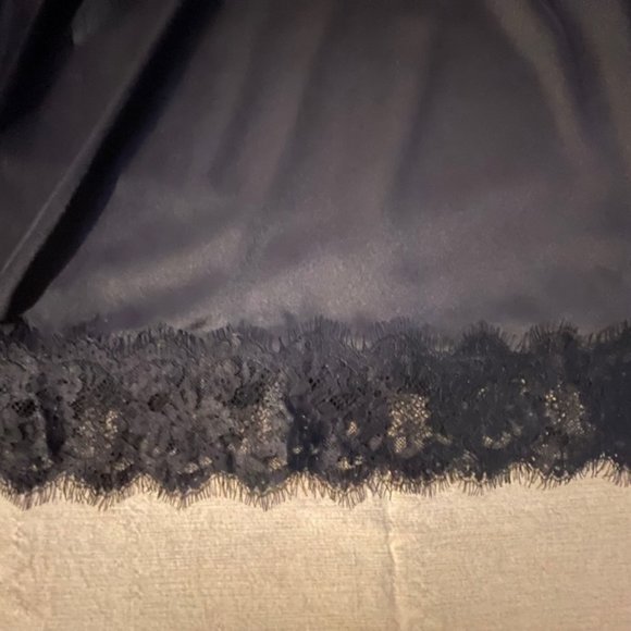 Black H&M Camisole with lace trim - size 12 - Picture 3 of 8